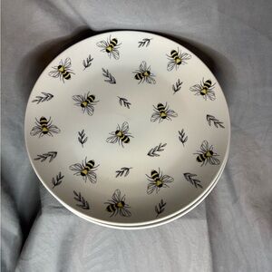 Discontinued Bee Patterned White Dinner Plate No. TCPS16 7.5 inches